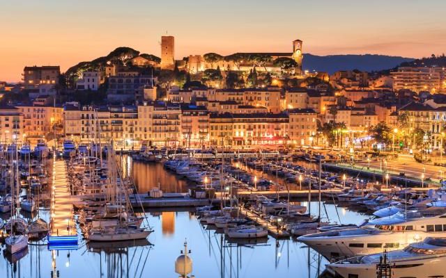 Vieux port mairie de Cannes